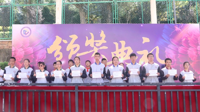 助人为乐小明星颁奖