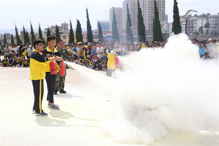 学生消防安全演练