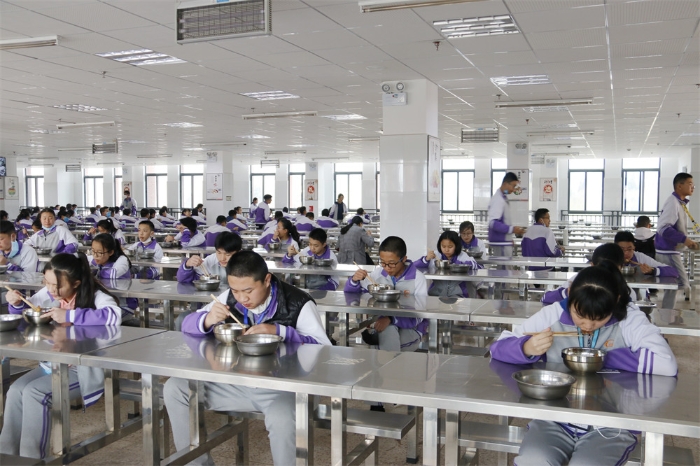 整洁明亮的就餐环境