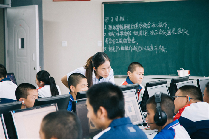 新媒体应用与编程 新媒体应用与编程