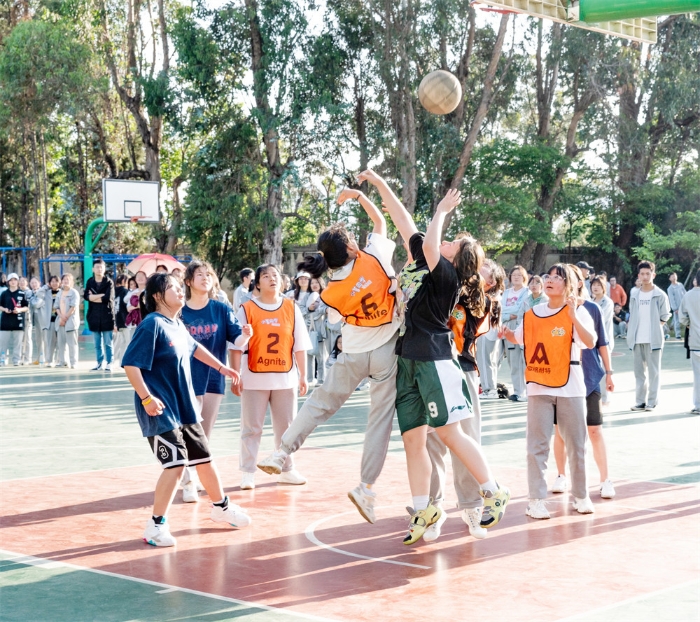 昆九中女生篮球比赛1 昆九中女生篮球比赛1