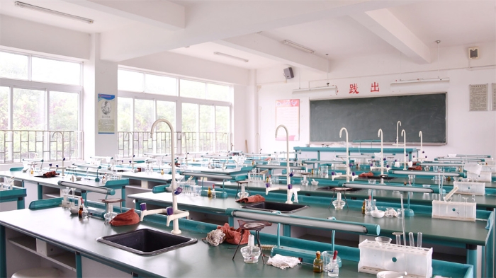 昆九中化学实验室 昆九中化学实验室