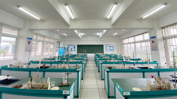 昆九中化学实验室1 昆九中化学实验室1