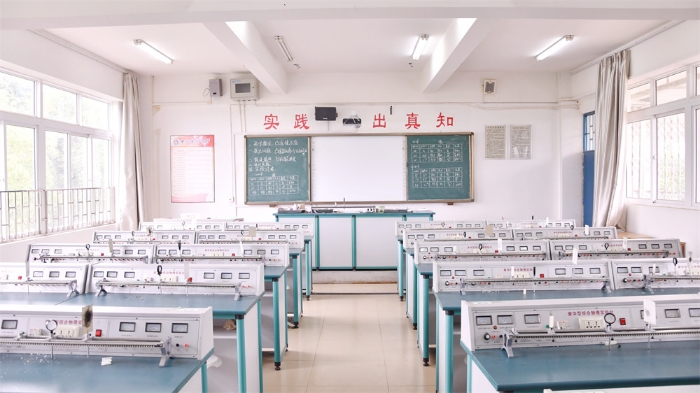 昆九中物理实验室 昆九中物理实验室