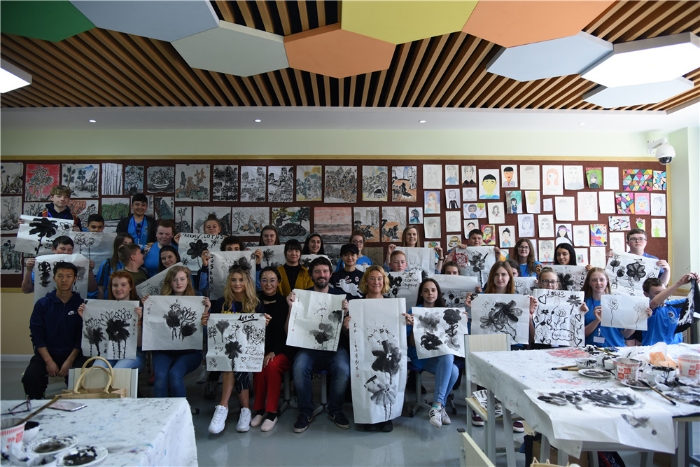 英国圣约翰普林斯顿学校（SJP)研学代表团到校访问