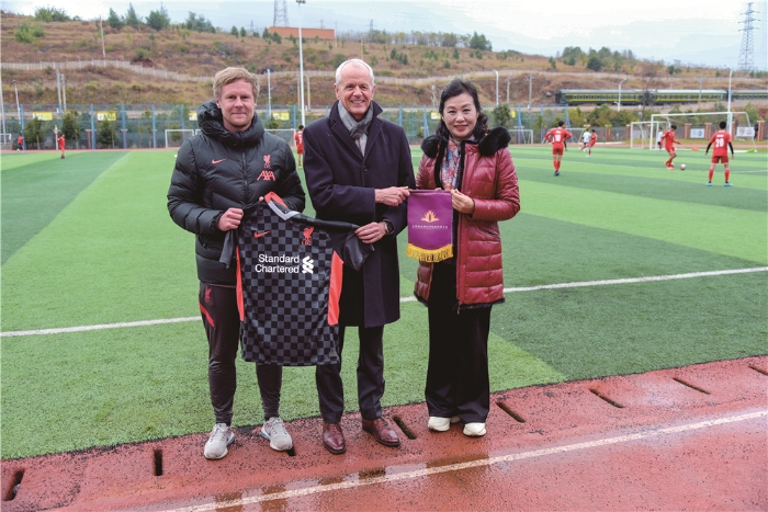 英国驻重庆总领事到校交流