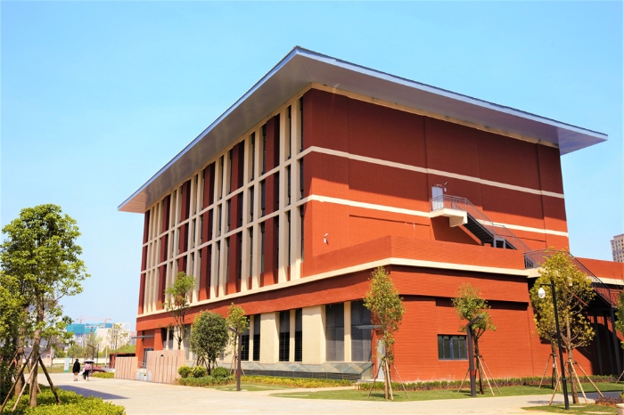 2多功能高标准的室内体育馆