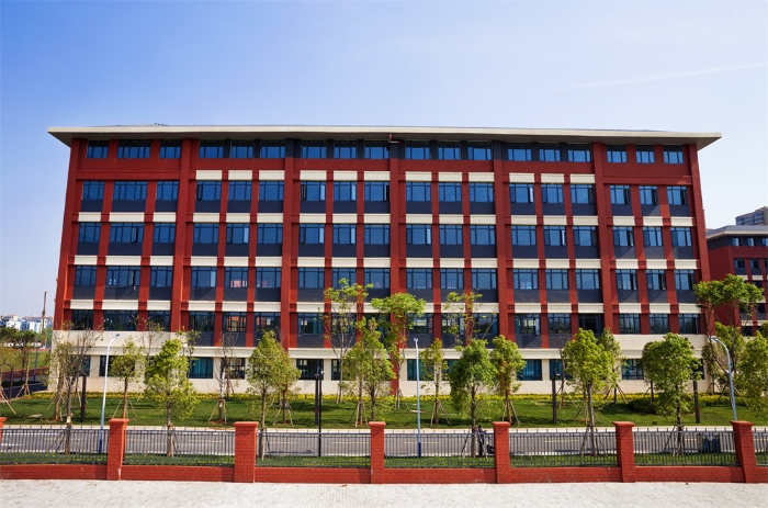 3 配套齐全的多功能教学楼