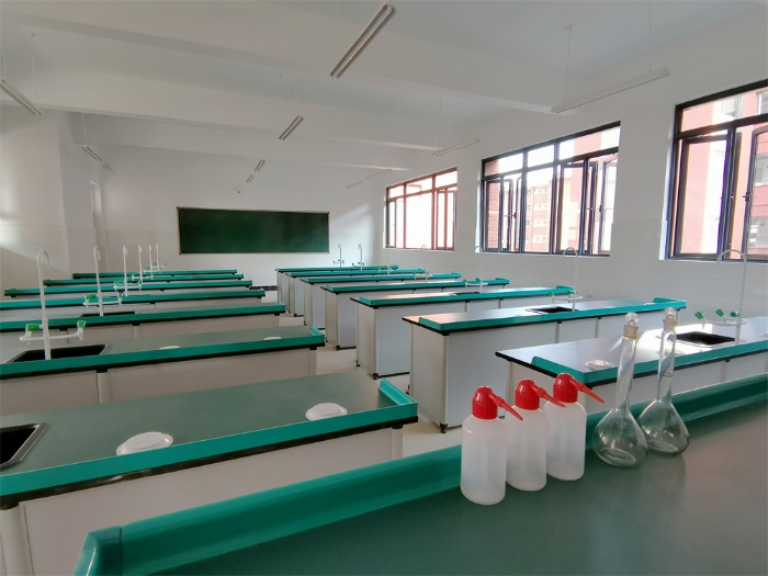 13化学实验室 13化学实验室