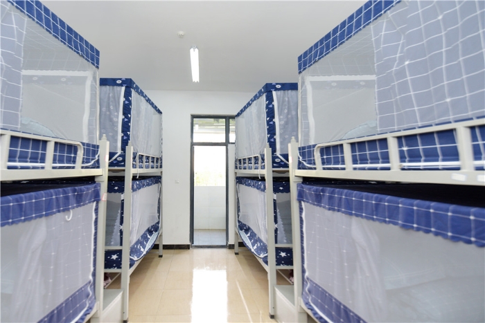 2温馨舒适的学生宿舍