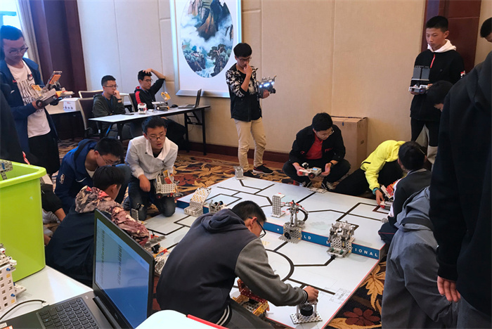 获第34届云南省青少年科技创新大赛机器人竞赛工程挑战赛第一名