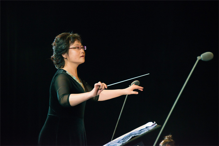 8正高级、省级骨干、音乐学科名师工作室主持人、乐团指挥王成迎老师 8正高级、省级骨干、音乐学科名师工作室主持人、乐团指挥王成迎老师