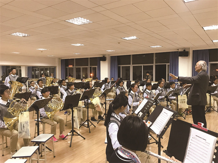 管乐班-著名音乐指挥家卞祖善指导管乐特色班 管乐班-著名音乐指挥家卞祖善指导管乐特色班