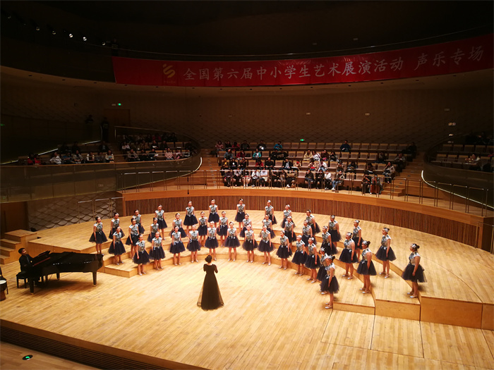 学校合唱团多次获得省市特等奖、一等奖,2016、2019年两次代表云南省普通中学参加第五、六届全国中小学生艺术节展演获得二等奖。1 学校合唱团多次获得省市特等奖、一等奖,2016、2019年两次代表云南省普通中学参加第五、六届全国中小学生艺术节展演获得二等奖。1