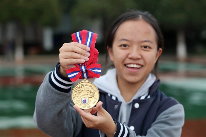 2019年8月张嘉裕同学的画作获第20届高校生国际美术展金奖 2019年8月张嘉裕同学的画作获第20届高校生国际美术展金奖