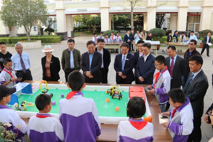 教育部原副部长刘利民到安中视察