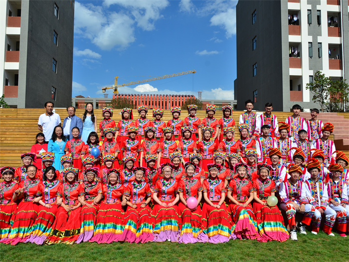 文艺演出后合影 文艺演出后合影