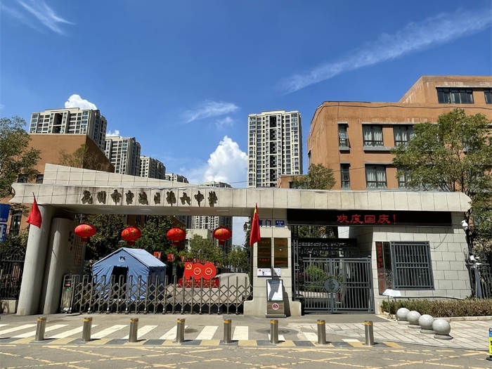 官六中宣传直图 （底图片）_副本