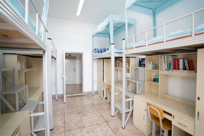 后勤保障 标准四人间寝室