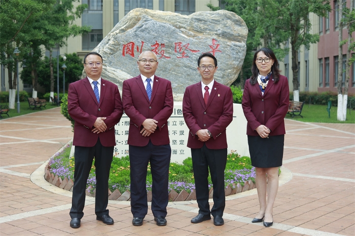 理由2:团结实干的领导班子 理由2:团结实干的领导班子