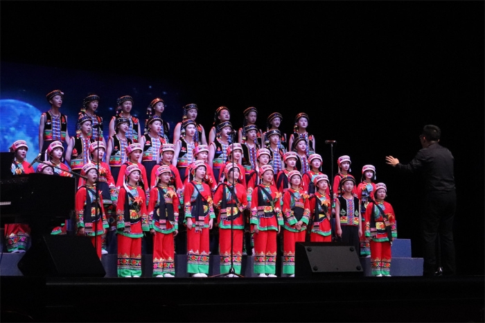 理由3:歌唱青春,情动俊中 理由3:歌唱青春,情动俊中