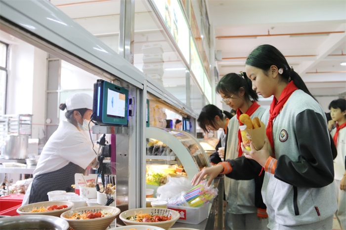 理由6:智慧校园让就餐更便捷 理由6:智慧校园让就餐更便捷