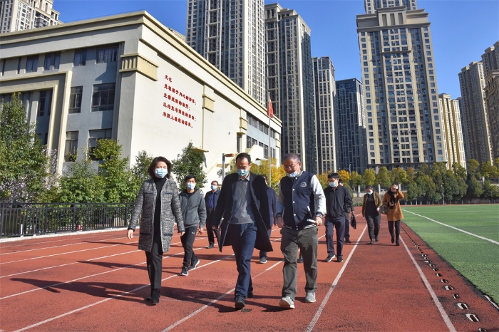 理由10.1:赵波副市长到我校调研指导 理由10.1:赵波副市长到我校调研指导