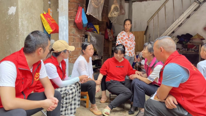 学校支部党员七步场社区进村入户走访活动 学校支部党员七步场社区进村入户走访活动