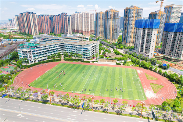 中学部足球场 中学部足球场