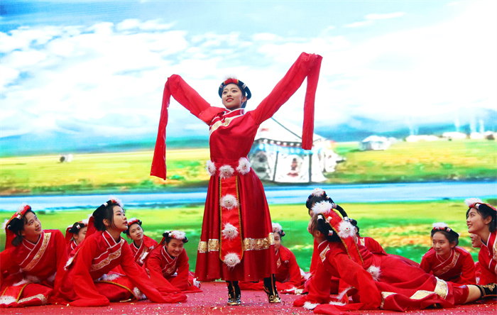 学生舞蹈(元旦汇演) 学生舞蹈(元旦汇演)