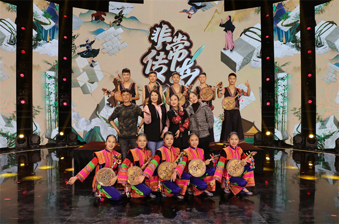 6、学校创编的彝族非遗舞蹈《顶灯跳弦》参加了中央电视台CCTV-4《非常传奇》节目的录制并获得2021年昆明市中职技能大赛民族技艺类比赛一等奖第一名