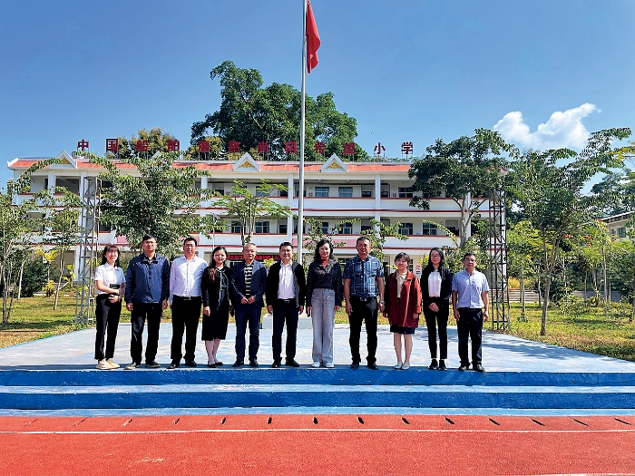 学校对口帮扶磨憨尚冈完小