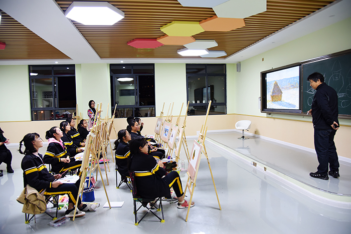 西南联大研究院附属学校-清华附中资深教师来校美术特长生讲座