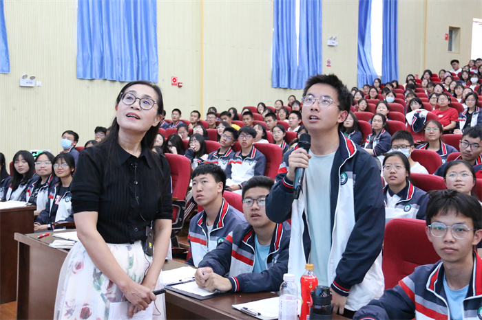 昆一中本部专家到校开展高考备考讲座3 昆一中本部专家到校开展高考备考讲座3