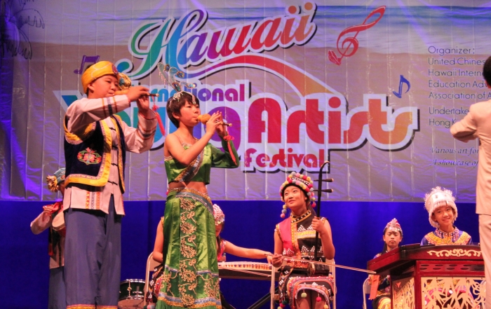 2011年10月,安中民乐团应邀代表云南省赴美国夏威夷参加“第五届国际青少年艺术节”活动 2011年10月,安中民乐团应邀代表云南省赴美国夏威夷参加“第五届国际青少年艺术节”活动