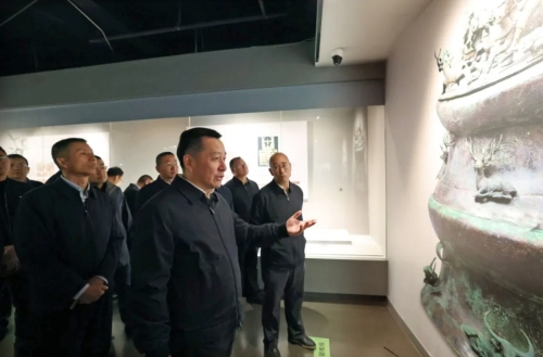 刘洪建在晋宁博物馆调研。