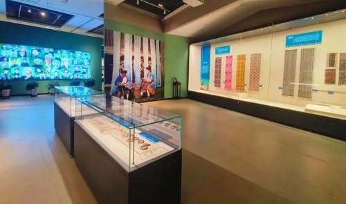 广西民族博物馆推出传统服饰展,吸引各地游客前往“打卡”。图片来源:广西民族博物馆 广西民族博物馆推出传统服饰展,吸引各地游客前往“打卡”。图片来源:广西民族博物馆