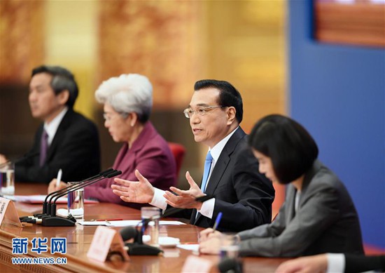 李克强：望各方共同努力 把朝鲜半岛出现的紧张气氛降下来