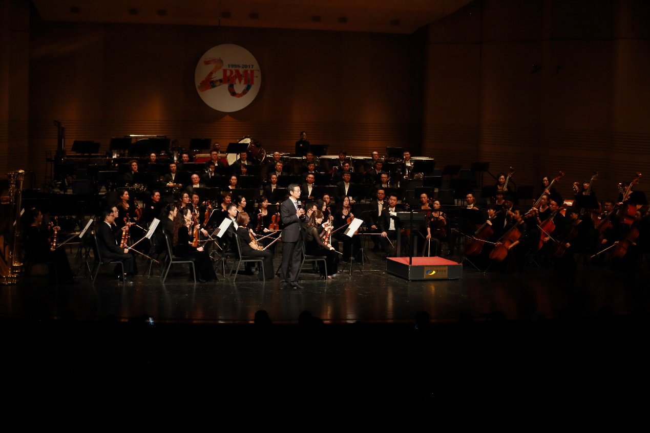 中央电视台著名主持人 白岩松 中央电视台著名主持人 白岩松