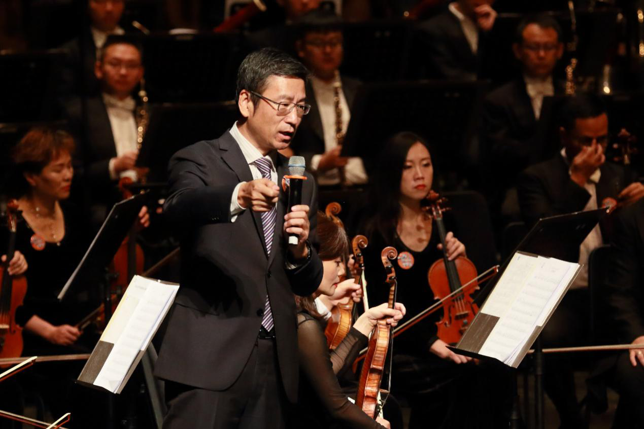 中央电视台著名主持人 白岩松 中央电视台著名主持人 白岩松