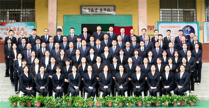 阵容强大的初中教师队伍