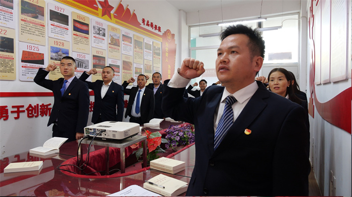 党建引领父母之心办教育