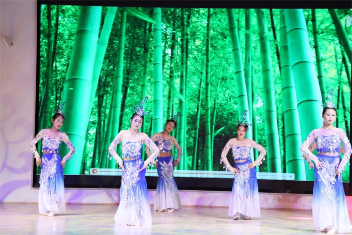 纪念五四运动105周年表彰大会暨文艺汇演-傣族舞《竹林深处》 纪念五四运动105周年表彰大会暨文艺汇演-傣族舞《竹林深处》