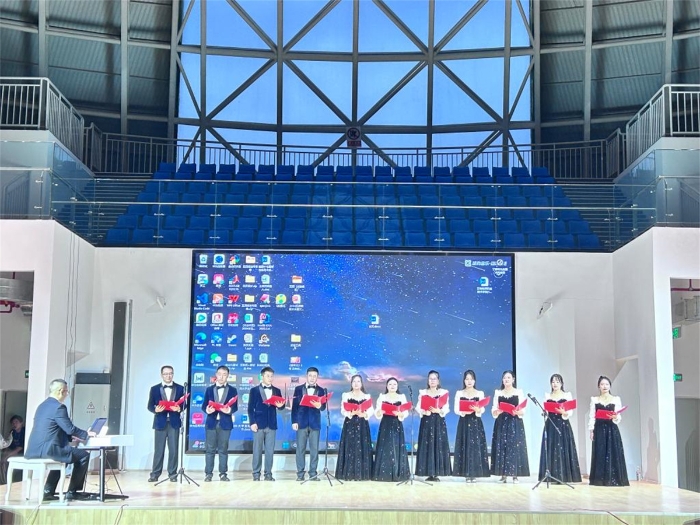 纪念五四运动105周年表彰大会暨文艺汇演-教师代表合唱《追寻》《萱草花》 纪念五四运动105周年表彰大会暨文艺汇演-教师代表合唱《追寻》《萱草花》