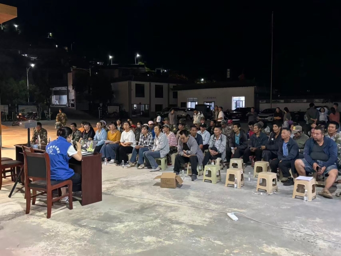 2.怒江州社保服务进万家——集中向村民开展社保政策宣讲