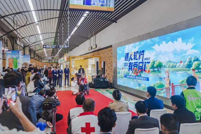 组照一.（1-1）《遇见轮椅，有爱同行》柴和春 