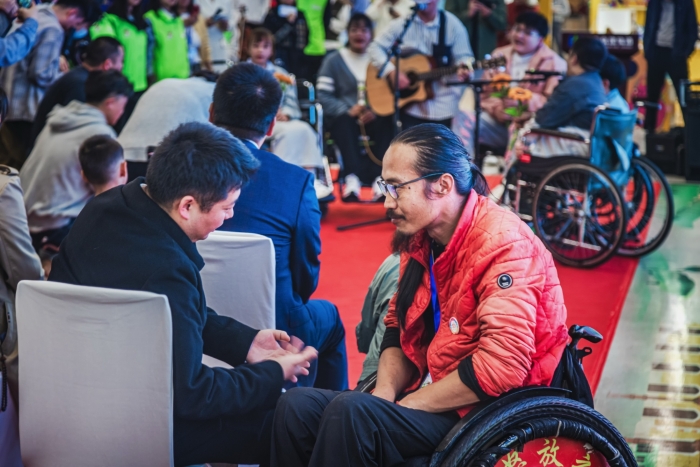 组照一.（1-3）《遇见轮椅，有爱同行》柴和春 