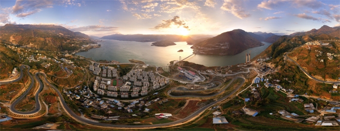 3-1《金峡出平湖 沸腾乌蒙山》-gj