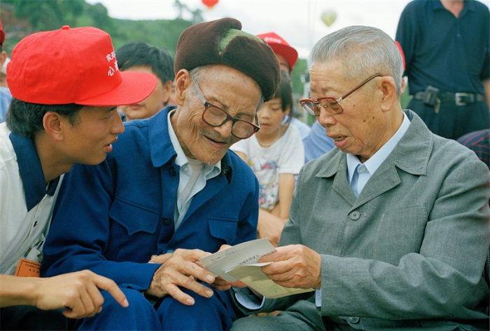 2-2《忆当年》老红军刘明辉与老船工张朝满gj