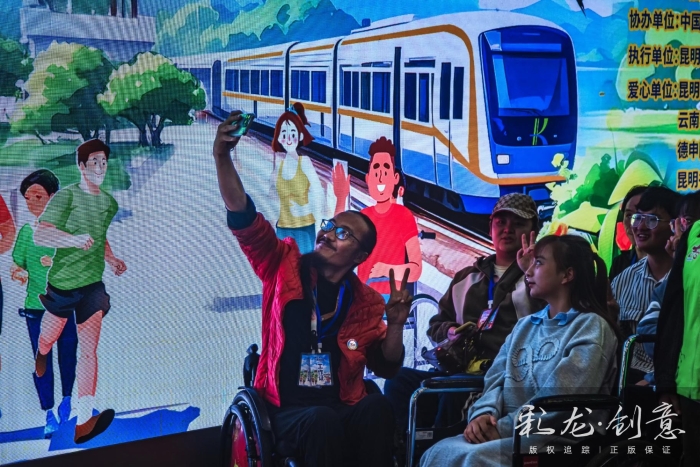 柴和春 《遇见》柴和春 13708401527 2025年5月29日拍摄 拍摄地为昆明地铁4号线火车北站站厅